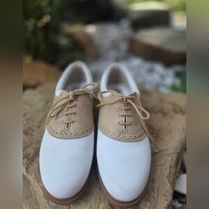 Eastland Women's White & Tan Leather Lace-Up Shoes Size 9